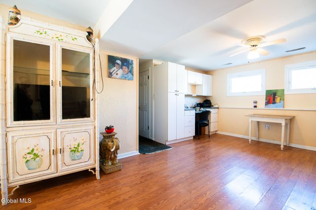 8 Sherbrook Drive, Bethlehem, NY 12158