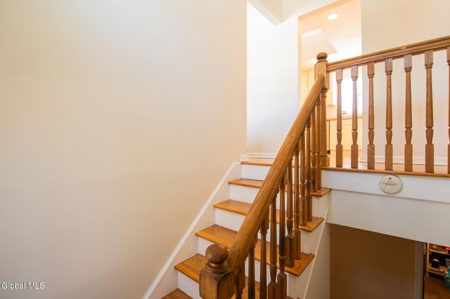 8 Sherbrook Drive, Bethlehem, NY 12158