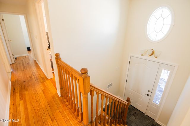 8 Sherbrook Drive, Bethlehem, NY 12158