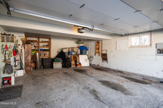 8 Sherbrook Drive, Bethlehem, NY 12158