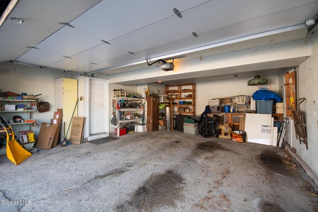 8 Sherbrook Drive, Bethlehem, NY 12158