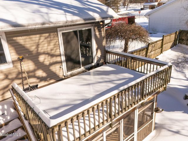 8 Sherbrook Drive, Bethlehem, NY 12158