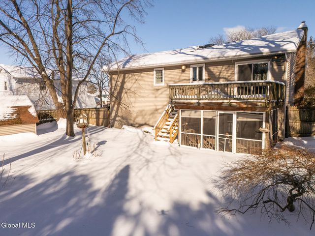 8 Sherbrook Drive, Bethlehem, NY 12158