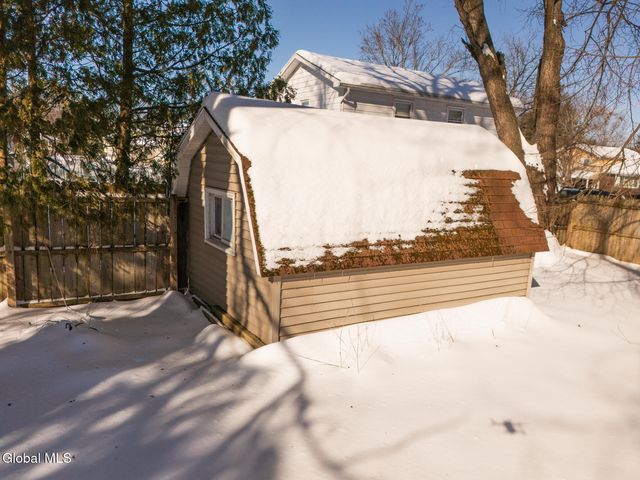 8 Sherbrook Drive, Bethlehem, NY 12158