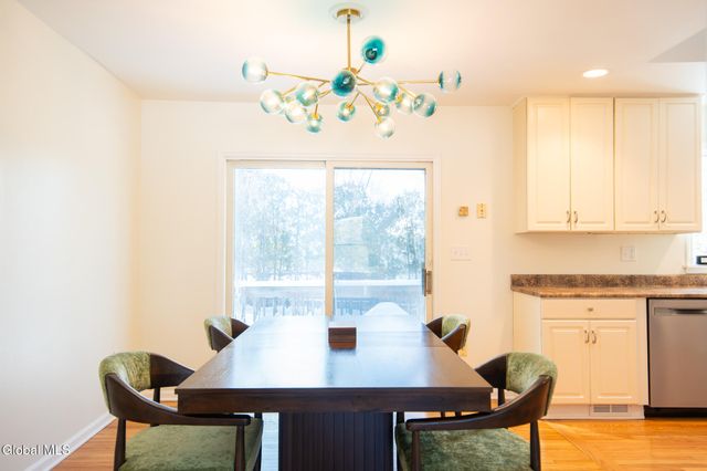 8 Sherbrook Drive, Bethlehem, NY 12158