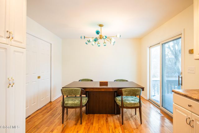 8 Sherbrook Drive, Bethlehem, NY 12158