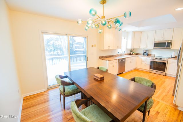 8 Sherbrook Drive, Bethlehem, NY 12158