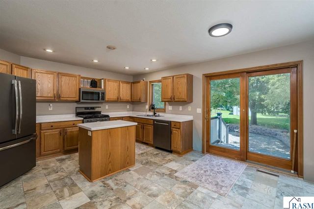 556 Ivy Lane, North Mankato, MN 56003