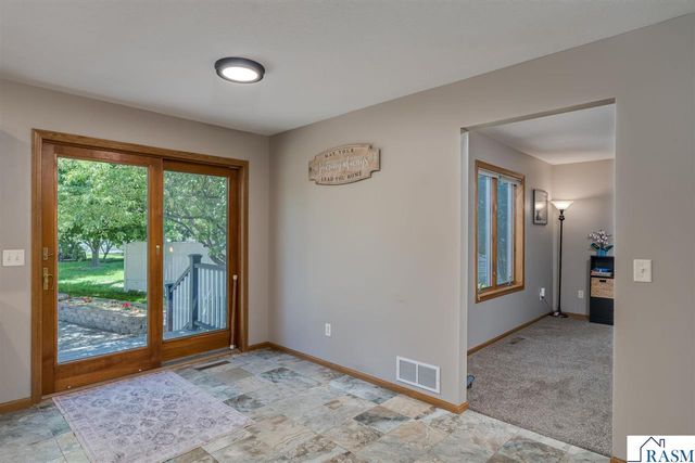 556 Ivy Lane, North Mankato, MN 56003