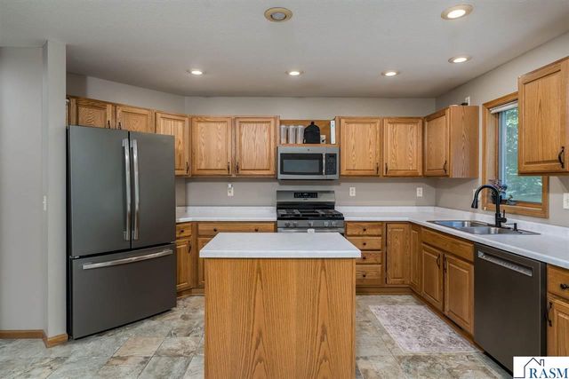 556 Ivy Lane, North Mankato, MN 56003