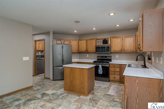 556 Ivy Lane, North Mankato, MN 56003
