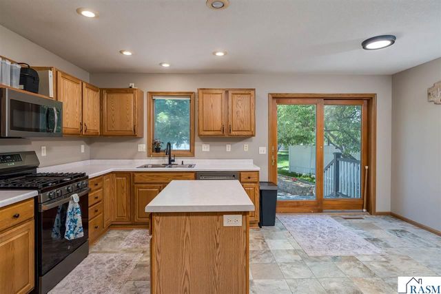 556 Ivy Lane, North Mankato, MN 56003
