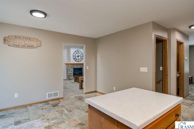 556 Ivy Lane, North Mankato, MN 56003