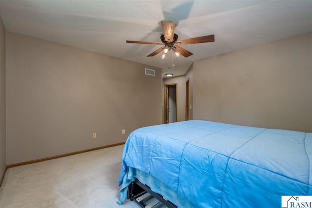 556 Ivy Lane, North Mankato, MN 56003