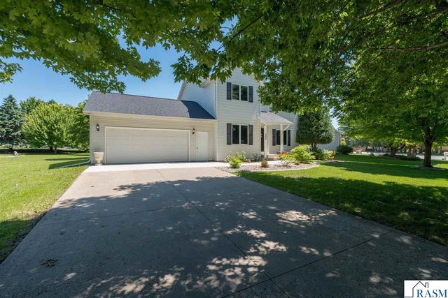 556 Ivy Lane, North Mankato, MN 56003
