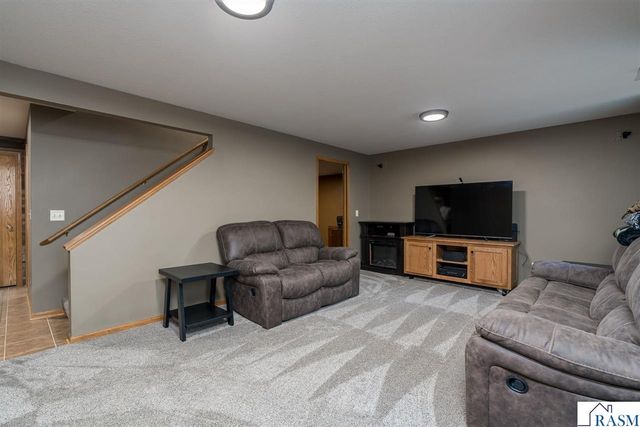 556 Ivy Lane, North Mankato, MN 56003