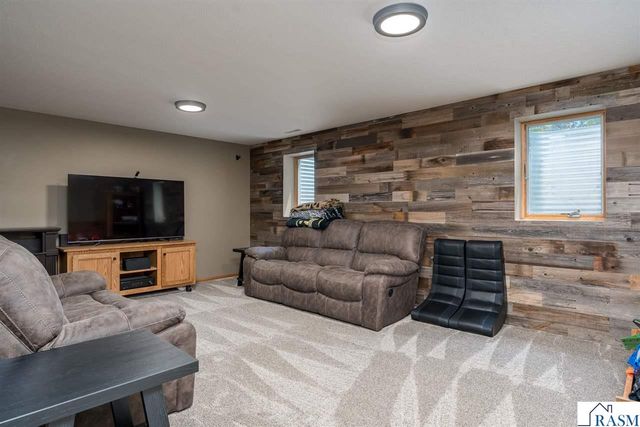 556 Ivy Lane, North Mankato, MN 56003