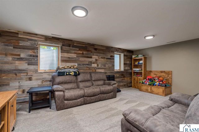 556 Ivy Lane, North Mankato, MN 56003