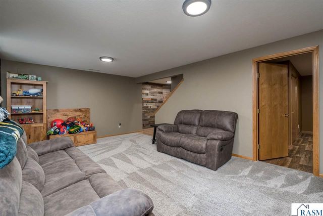 556 Ivy Lane, North Mankato, MN 56003