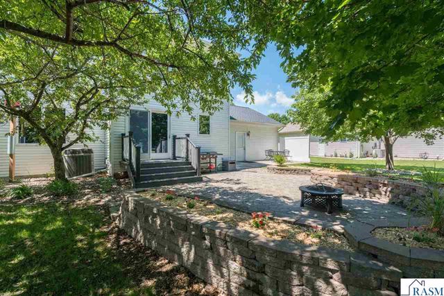 556 Ivy Lane, North Mankato, MN 56003