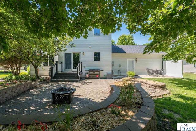 556 Ivy Lane, North Mankato, MN 56003