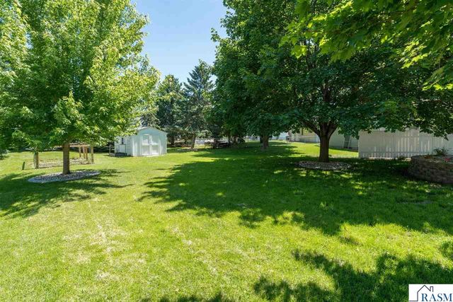 556 Ivy Lane, North Mankato, MN 56003
