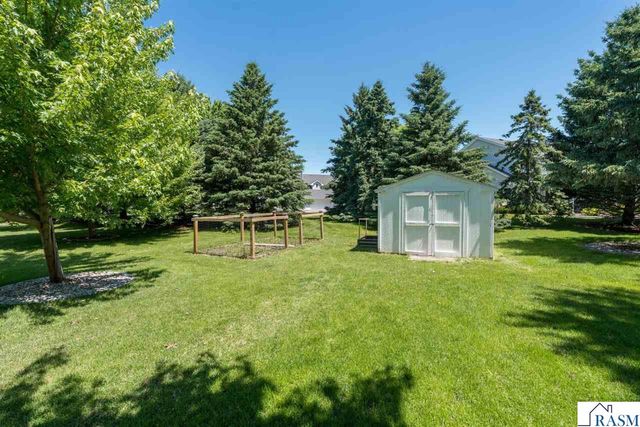 556 Ivy Lane, North Mankato, MN 56003