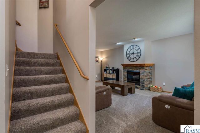 556 Ivy Lane, North Mankato, MN 56003