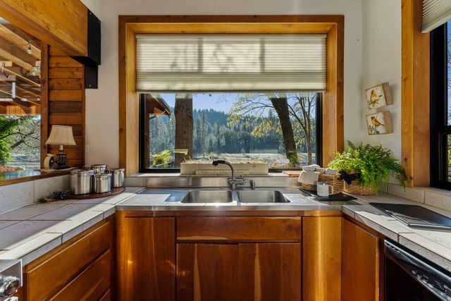 4941 Riverbanks Road, Grants Pass, OR 97527