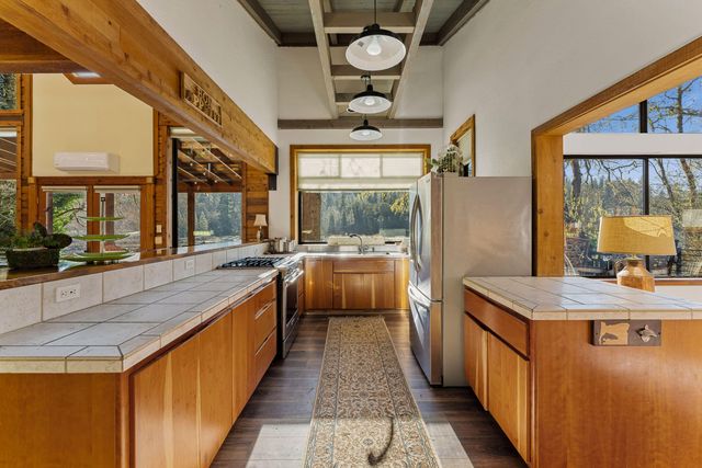 4941 Riverbanks Road, Grants Pass, OR 97527