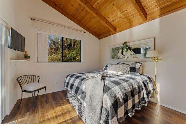 4941 Riverbanks Road, Grants Pass, OR 97527