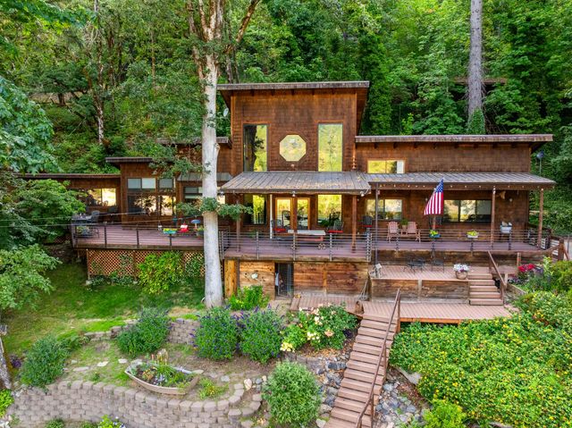 4941 Riverbanks Road, Grants Pass, OR 97527