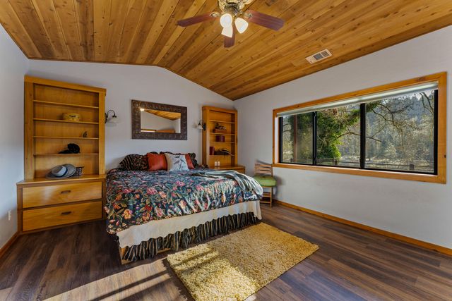 4941 Riverbanks Road, Grants Pass, OR 97527