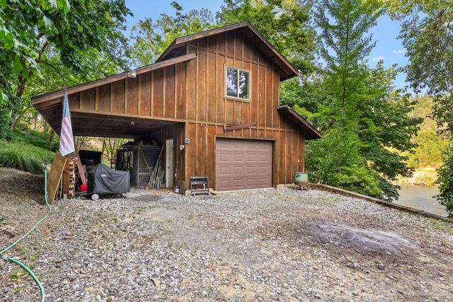 4941 Riverbanks Road, Grants Pass, OR 97527