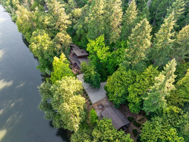 4941 Riverbanks Road, Grants Pass, OR 97527