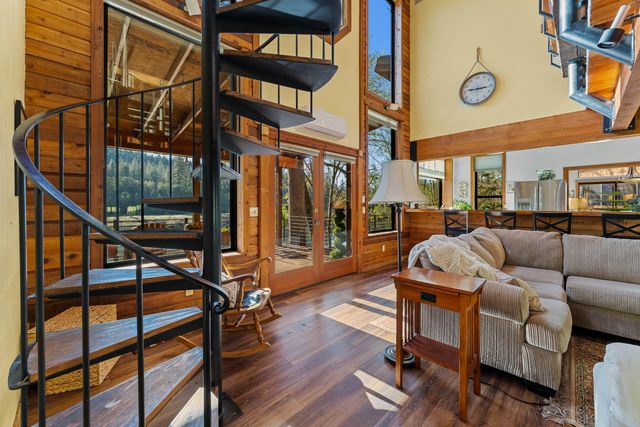 4941 Riverbanks Road, Grants Pass, OR 97527