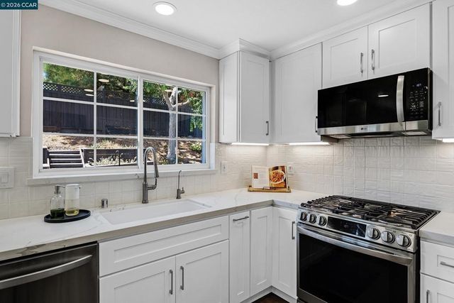 11698 Serra Ct, Dublin, CA 94568