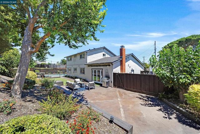 11698 Serra Ct, Dublin, CA 94568