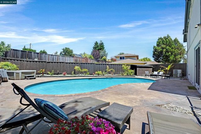 11698 Serra Ct, Dublin, CA 94568