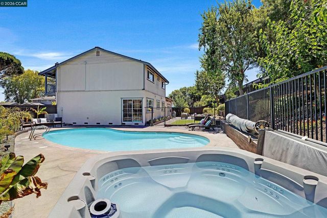 11698 Serra Ct, Dublin, CA 94568