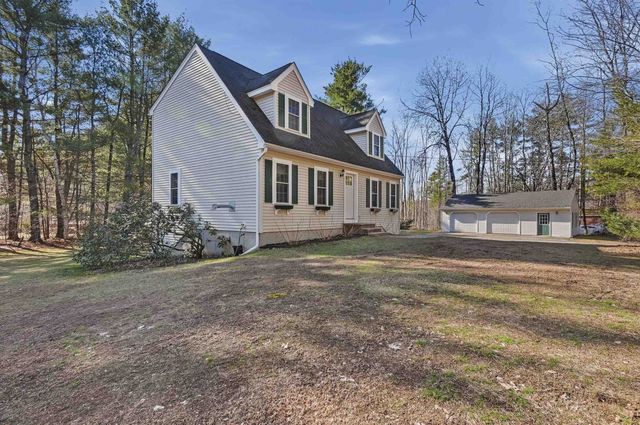 4 Smith Corner Road, Newton, NH 03858