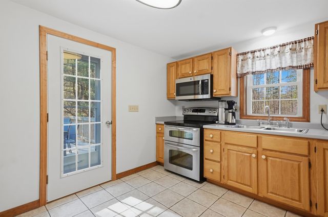 4 Smith Corner Road, Newton, NH 03858