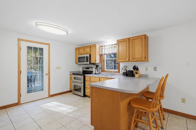 4 Smith Corner Road, Newton, NH 03858