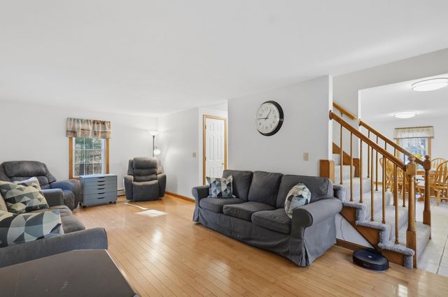 4 Smith Corner Road, Newton, NH 03858