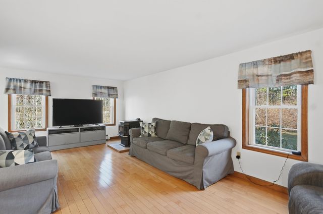 4 Smith Corner Road, Newton, NH 03858