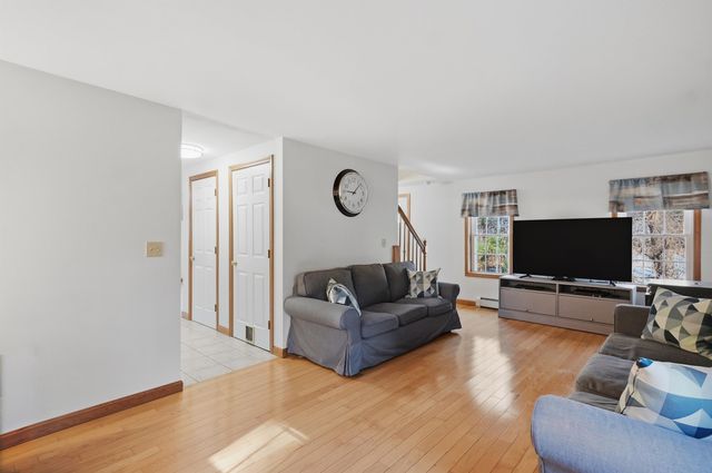 4 Smith Corner Road, Newton, NH 03858