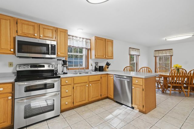 4 Smith Corner Road, Newton, NH 03858