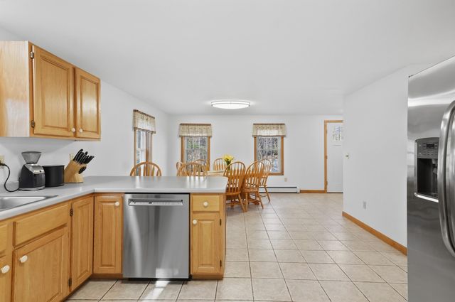 4 Smith Corner Road, Newton, NH 03858