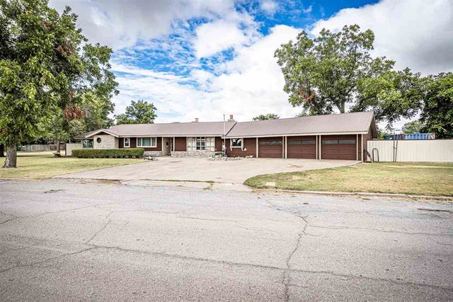 101 N 17th St, Frederick, OK 73542