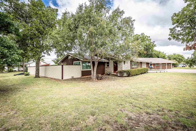 101 N 17th St, Frederick, OK 73542